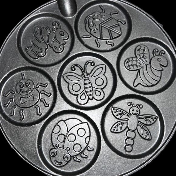 Nordic Ware Backyard Friends Silver Dollar Pancake Skillet 10 1/2" NonStick - Picture 3 of 5